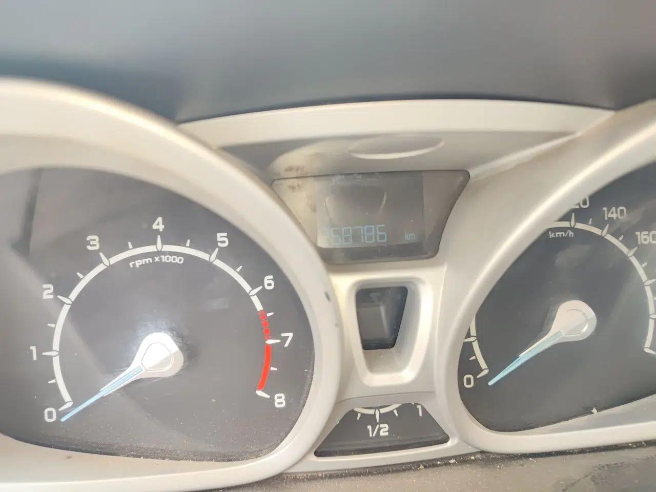 Ford EcoSport 2013 1.5L Automatic Prestige Model — миниатюра 12