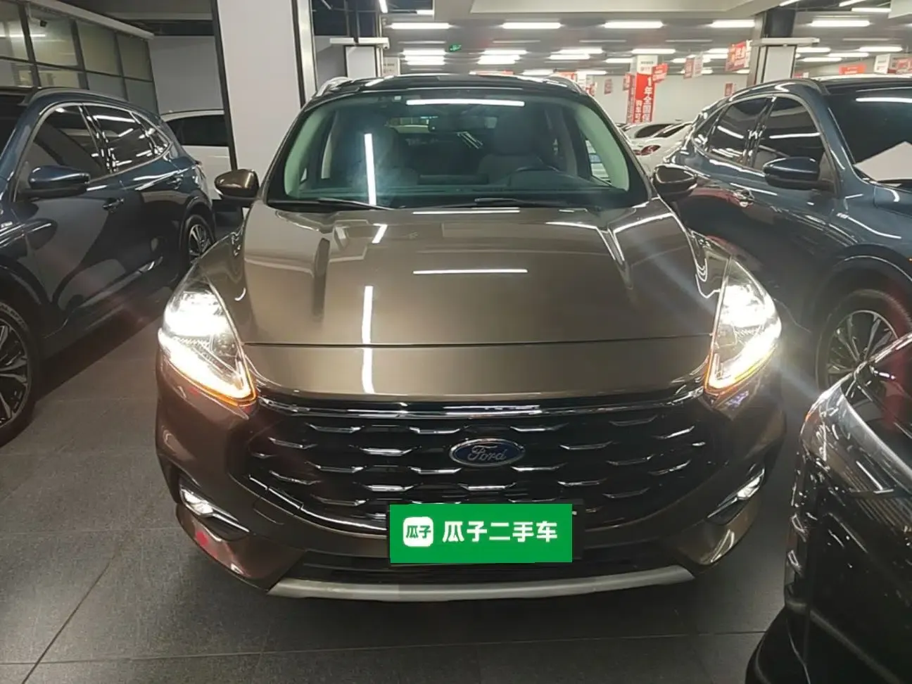 Ford Escape 2020 EcoBoost 245 Four-Wheel Drive Luxury Edition — миниатюра 2