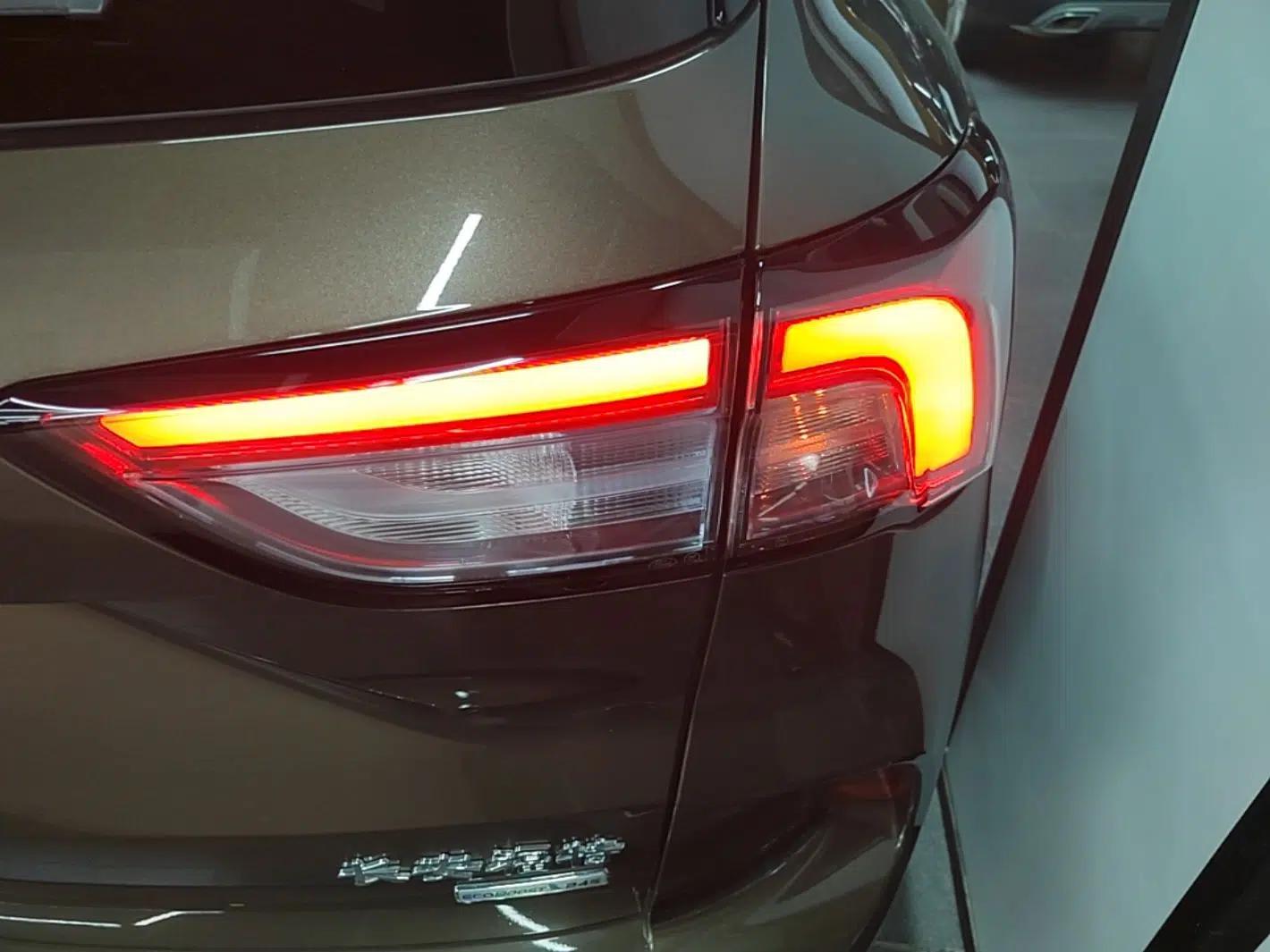 Ford Escape 2020 EcoBoost 245 Four-Wheel Drive Luxury Edition — миниатюра 9