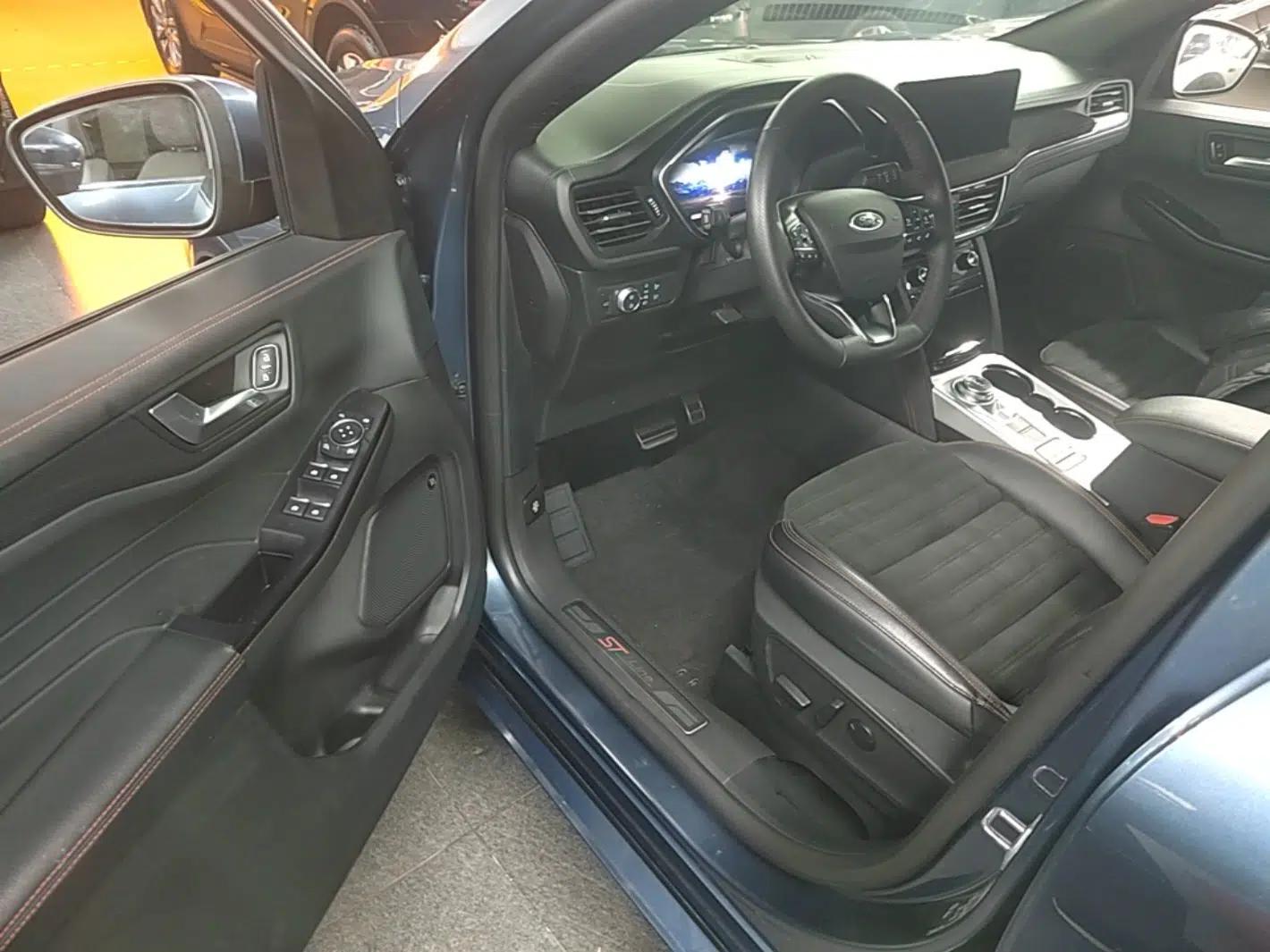 Ford Escape 2020 EcoBoost 245 Four-Wheel Drive ST-LINE Deluxe Edition — миниатюра 25