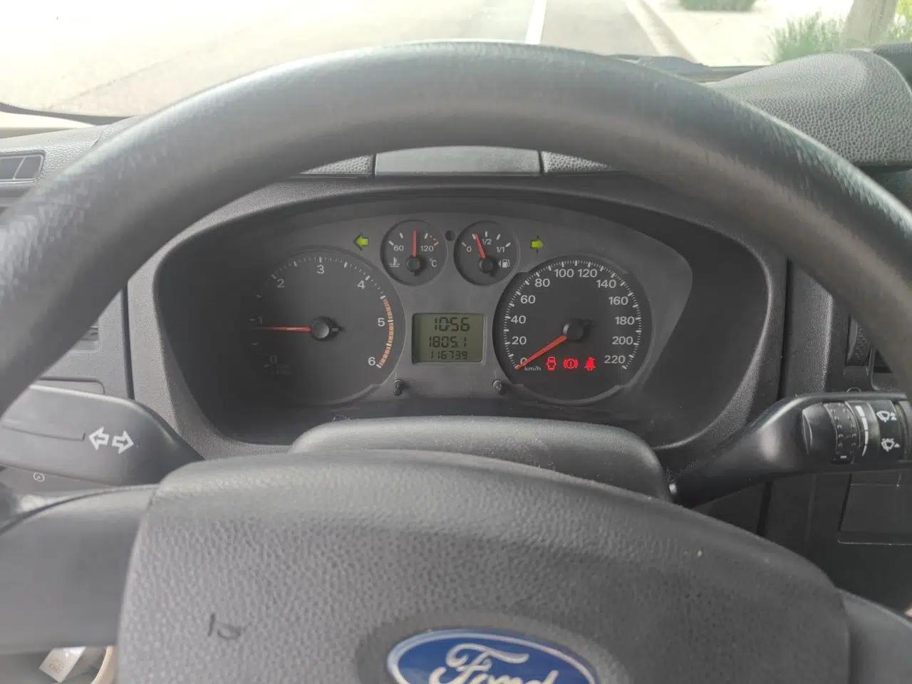 Ford Transit Custom 2016 2.4T Short Wheelbase 7-Seater Mid-Height Luxury Passenger Van — миниатюра 11