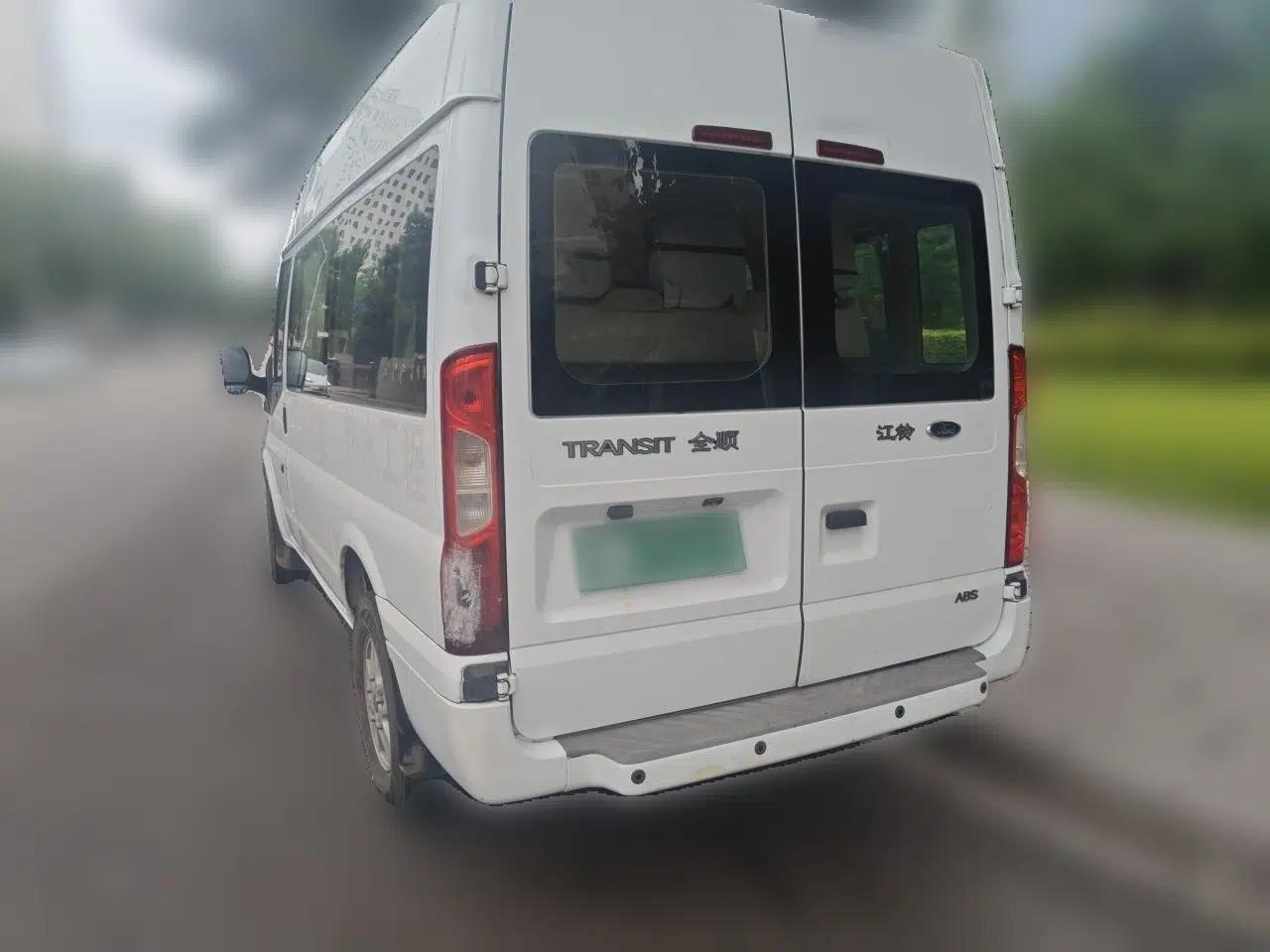 Ford Transit Custom 2016 2.4T Short Wheelbase 7-Seater Mid-Height Luxury Passenger Van — миниатюра 4