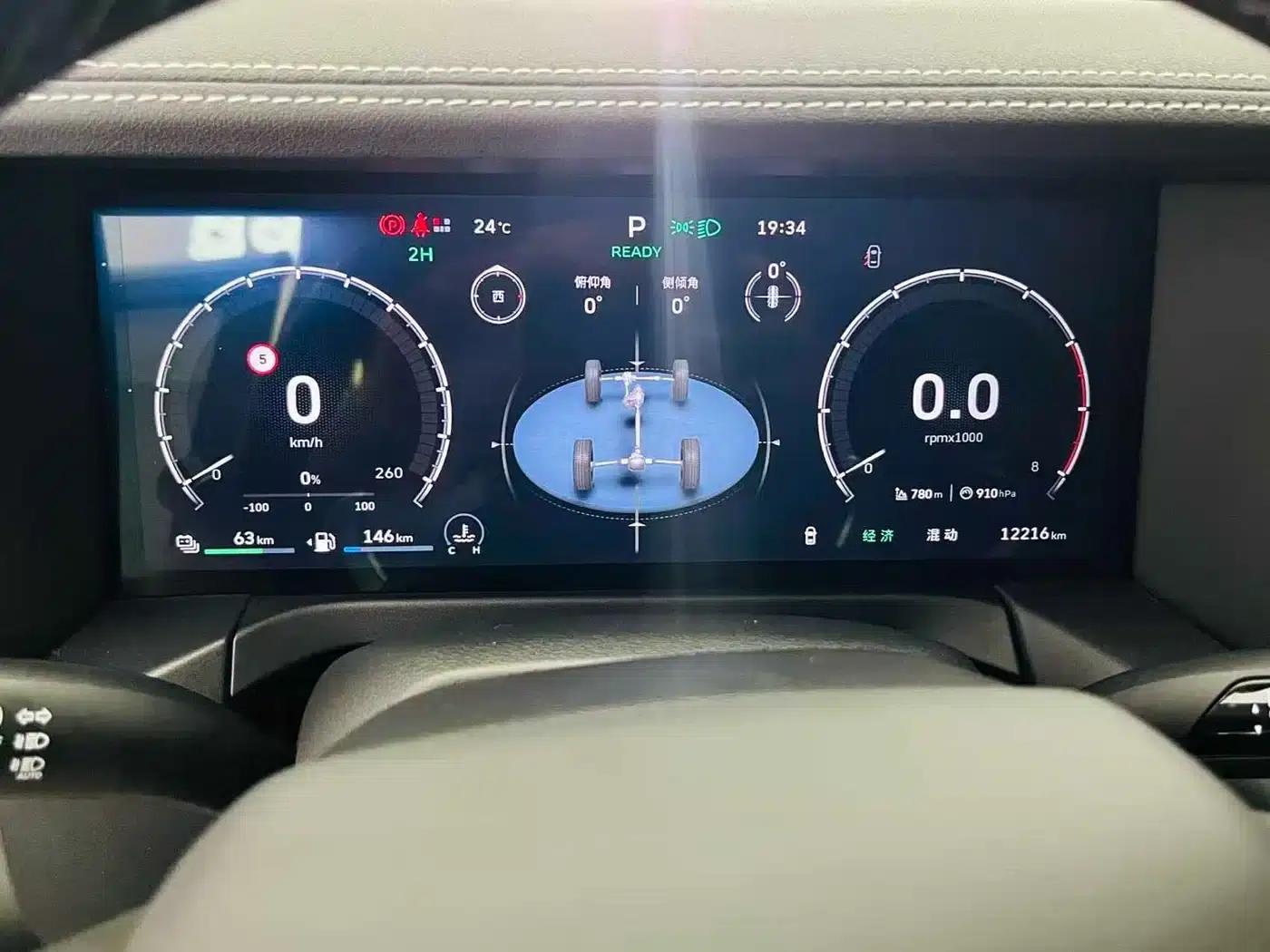 Tank 300 New Energy 2025 Hi4-T 37.1kWh — миниатюра 10