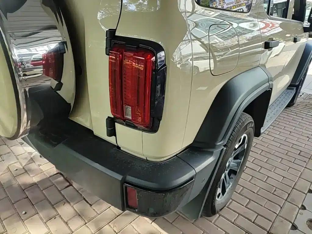 Tank 300 New Energy 2025 Hi4-T 37.1kWh — миниатюра 8