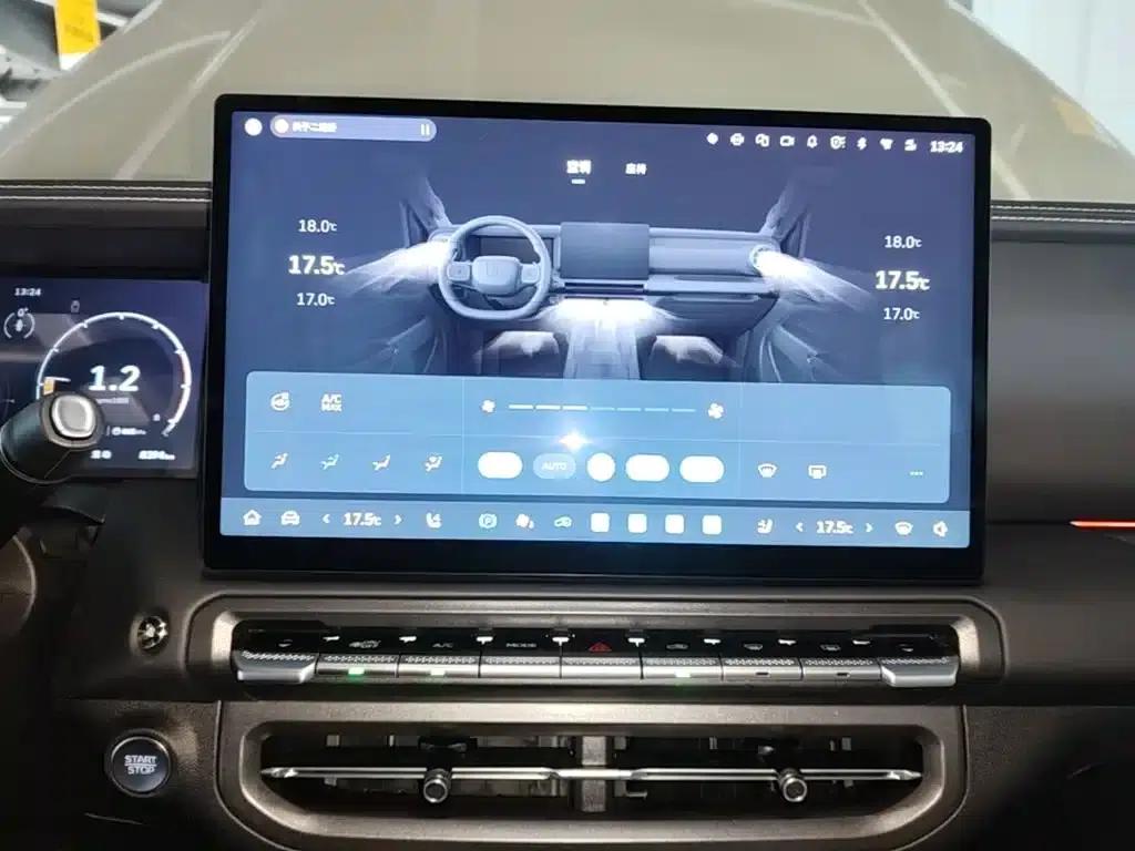 Tank 300 New Energy 2025 Hi4-T 37.1kWh — миниатюра 13