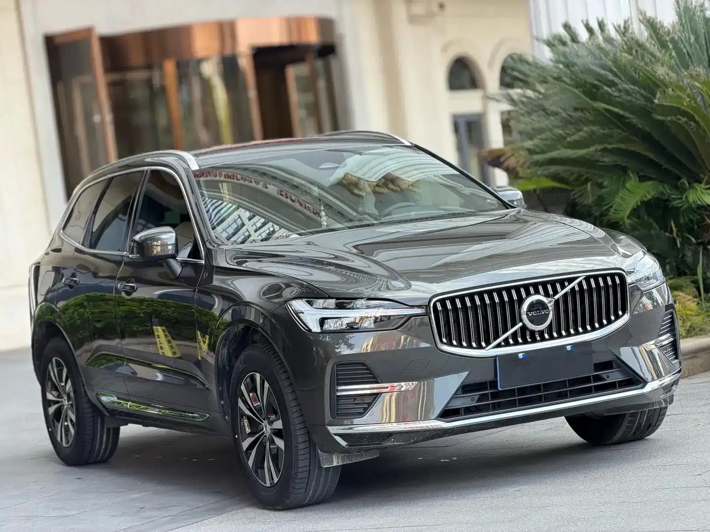 2022 Volvo XC60 B5 AWD Inscription Luxury Edition — миниатюра 3