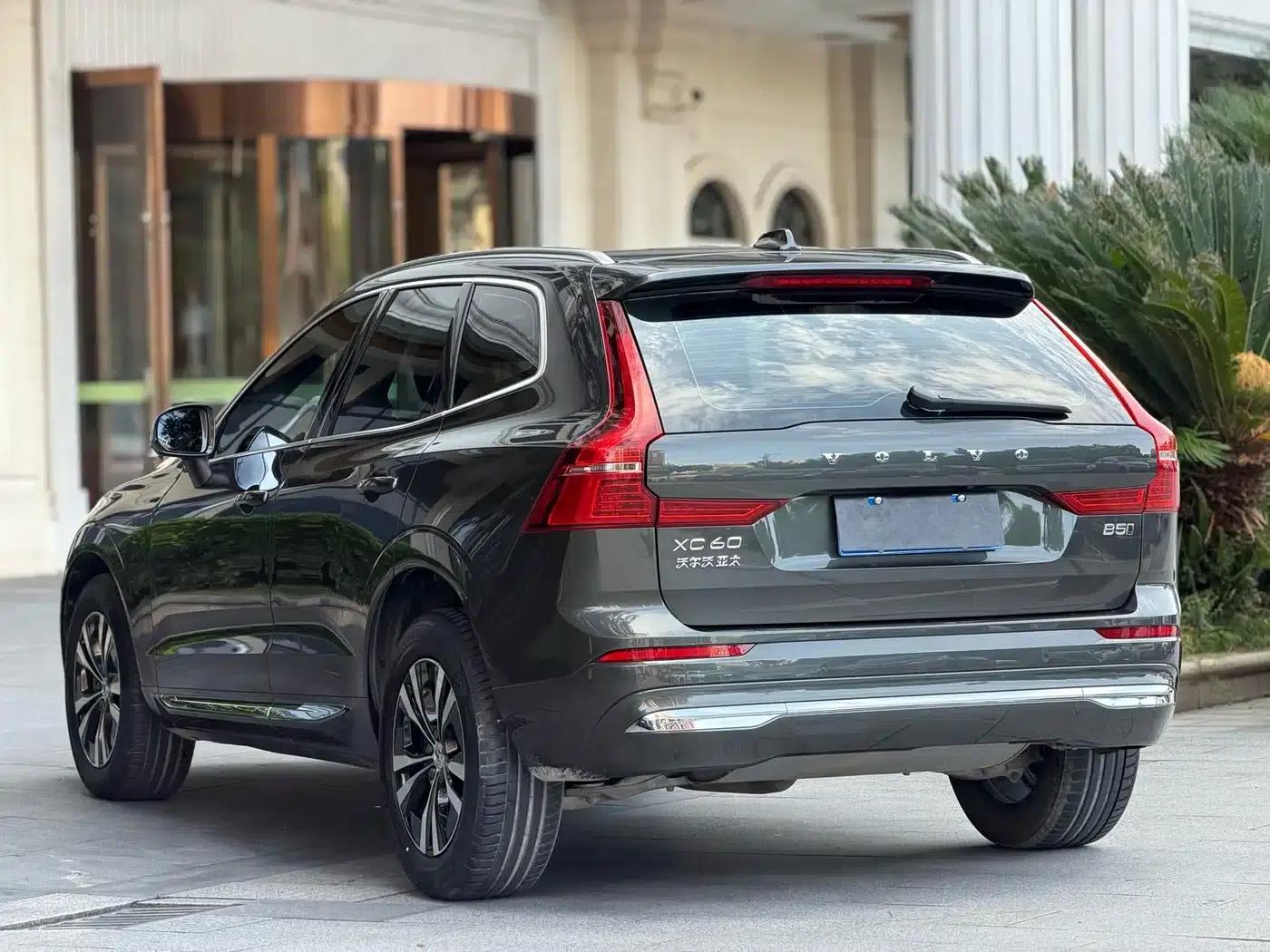 2022 Volvo XC60 B5 AWD Inscription Luxury Edition — миниатюра 8