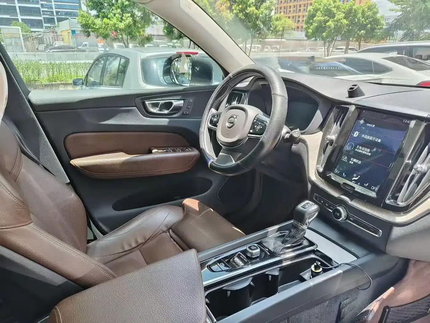 2020 Volvo XC60 T5 AWD Inscription Luxury Edition — миниатюра 4