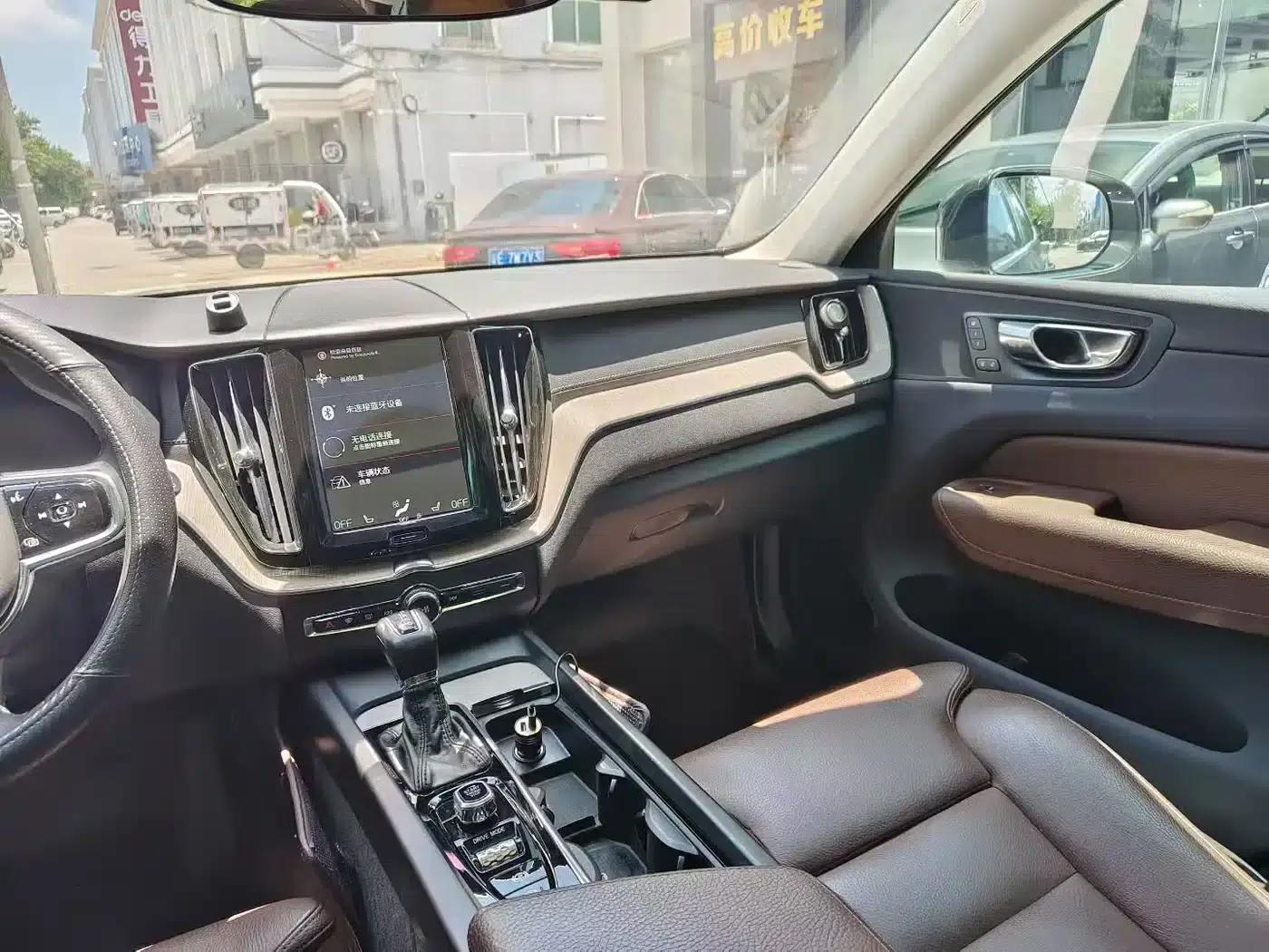 2020 Volvo XC60 T5 AWD Inscription Luxury Edition — миниатюра 5