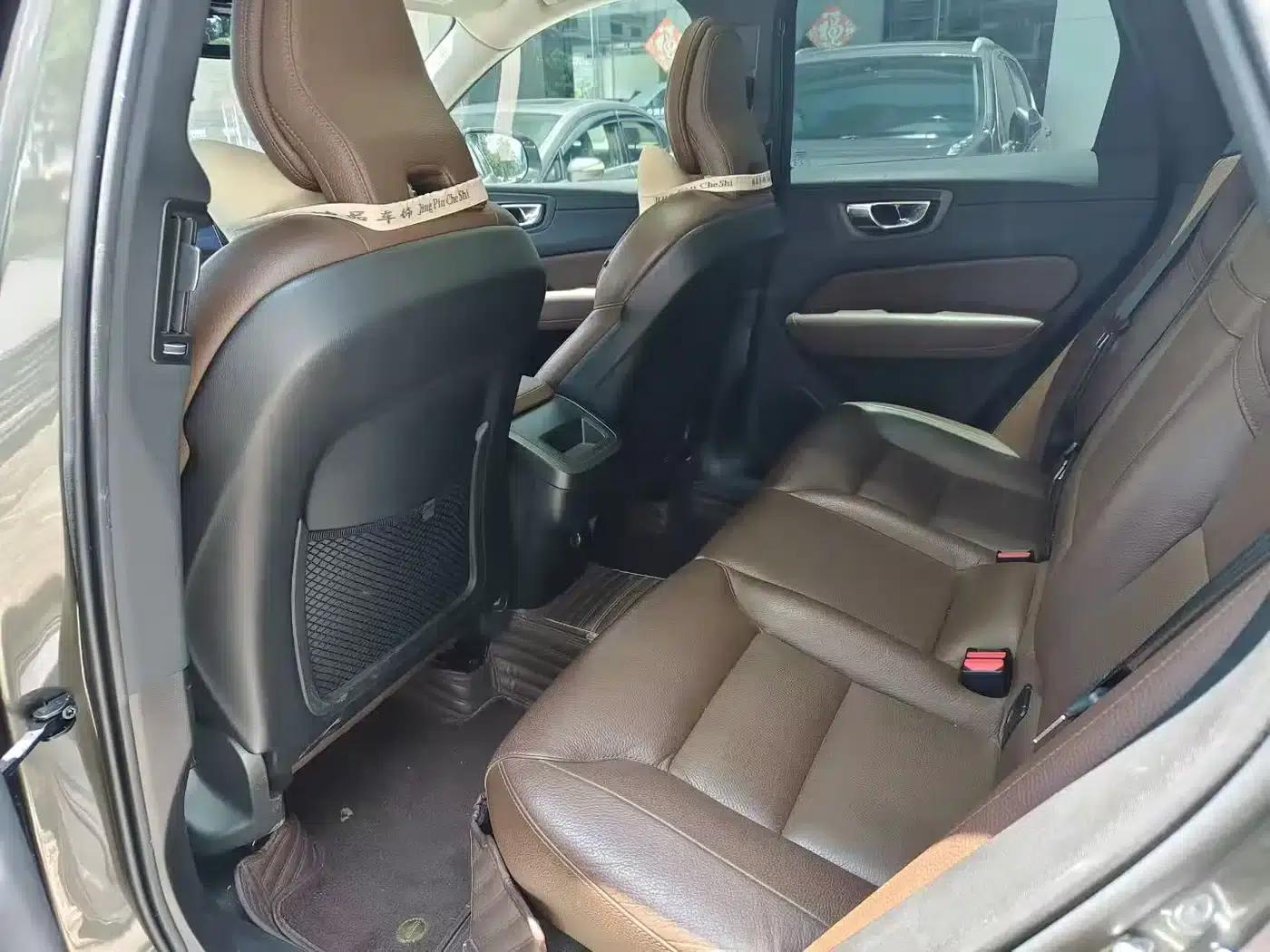 2020 Volvo XC60 T5 AWD Inscription Luxury Edition — миниатюра 6