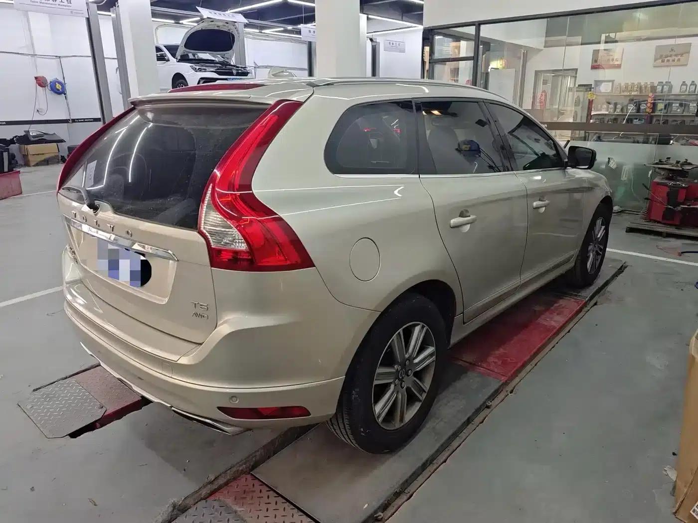 2017 Volvo XC60 T5 AWD Smart Upgrade Edition — миниатюра 2
