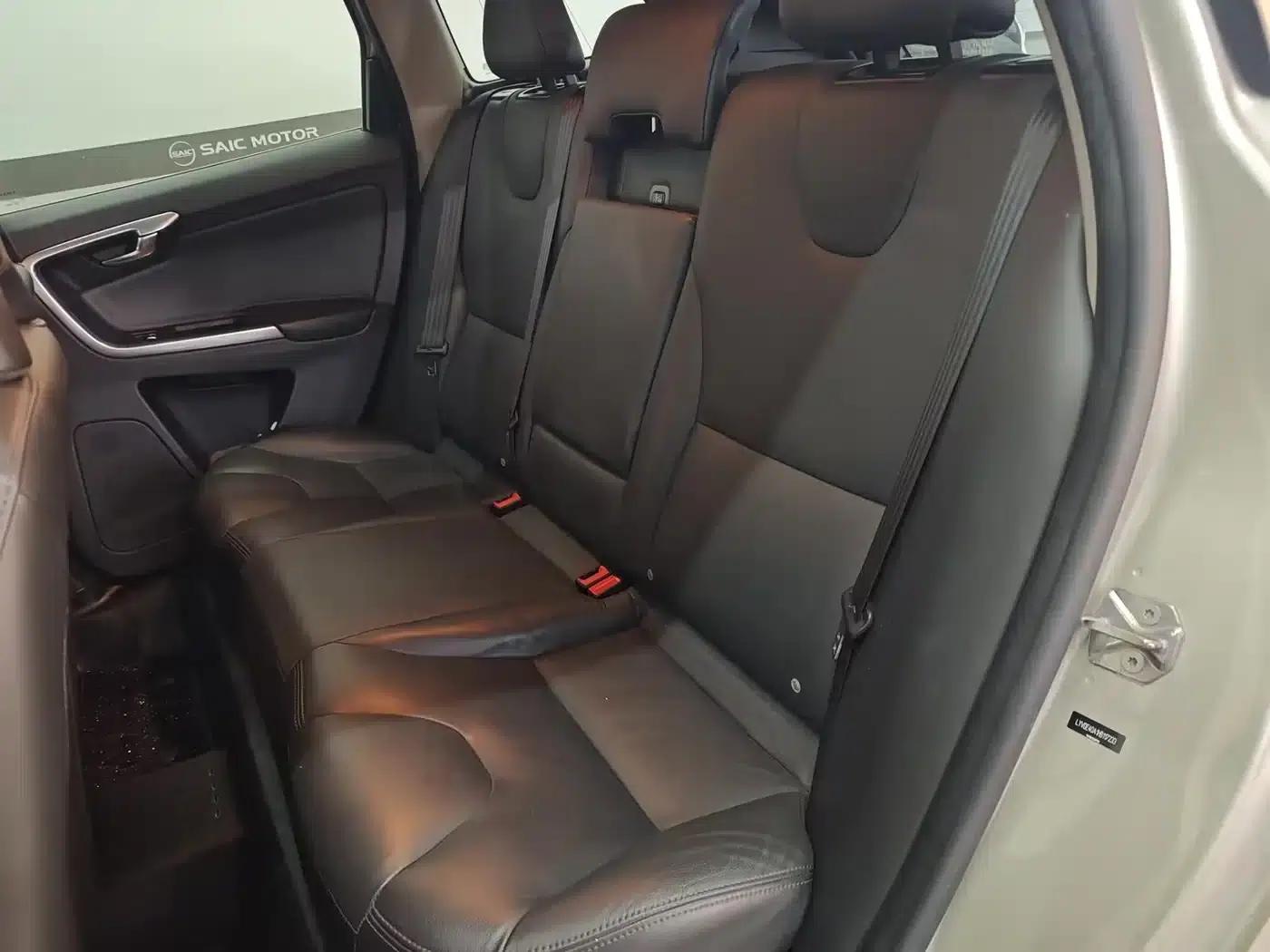 2017 Volvo XC60 T5 AWD Smart Upgrade Edition — миниатюра 5