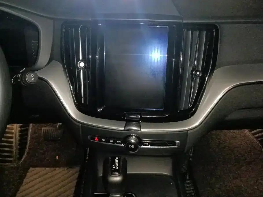 2018 Volvo XC60 T4 Smart Edition — миниатюра 13