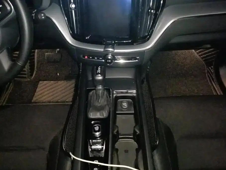 2018 Volvo XC60 T4 Smart Edition — миниатюра 16