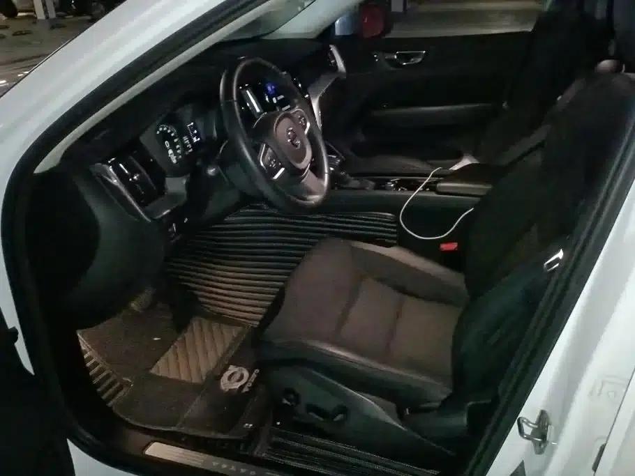 2018 Volvo XC60 T4 Smart Edition — миниатюра 9