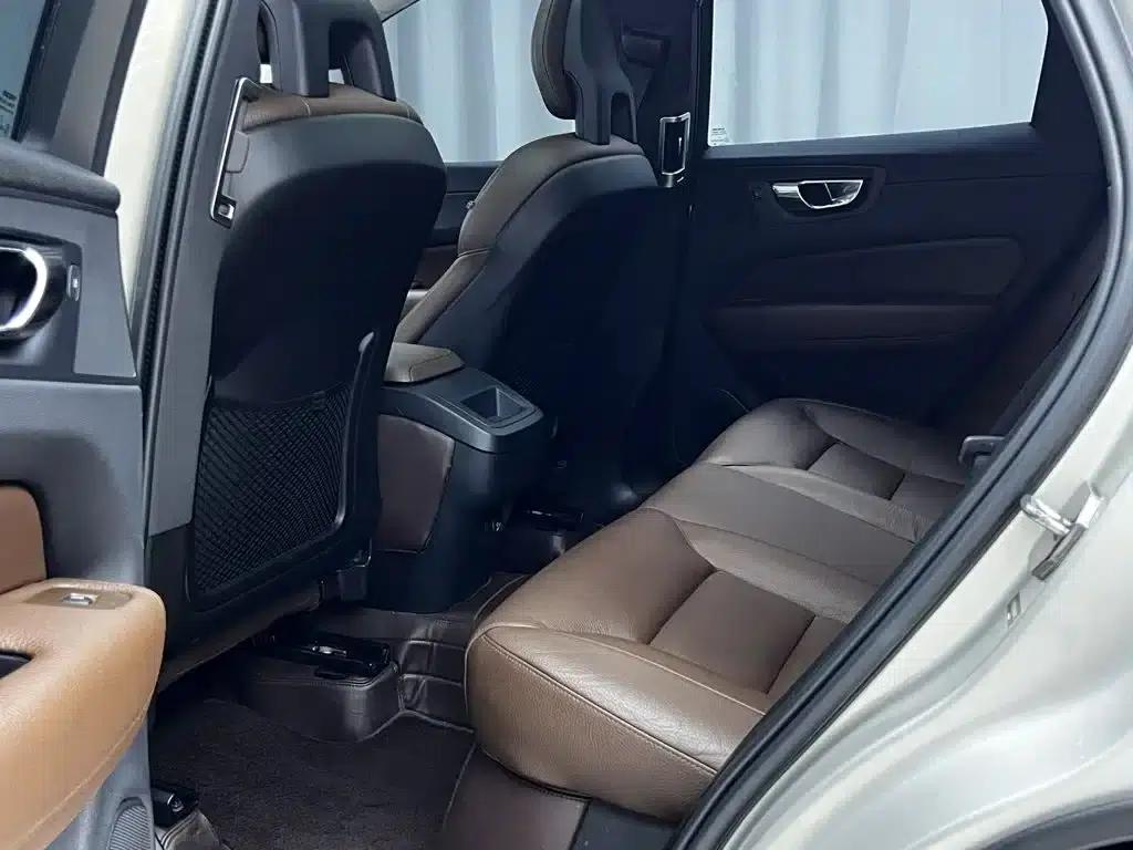 2018 Volvo XC60 T5 AWD Smart Edition — миниатюра 5