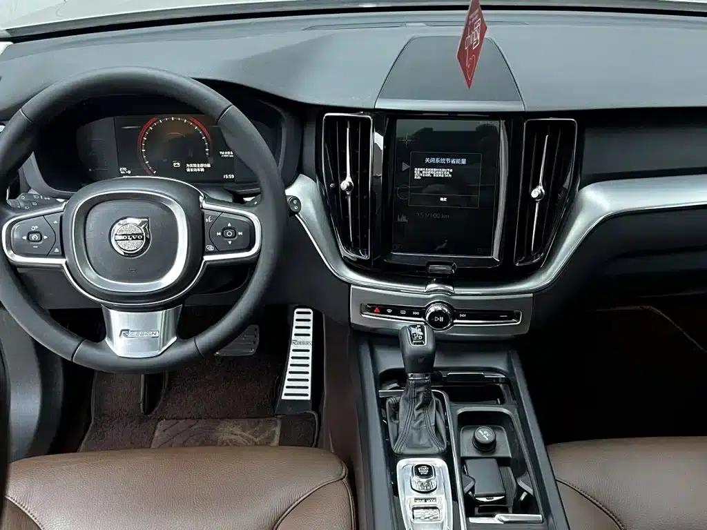 2018 Volvo XC60 T5 AWD Smart Edition — миниатюра 6