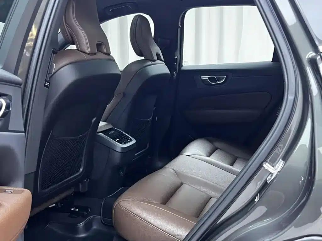 2021 Volvo XC60 T5 AWD Inscription Luxury Edition — миниатюра 5