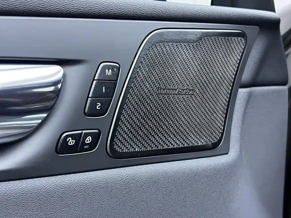 2021 Volvo XC60 T5 AWD Inscription Luxury Edition — миниатюра 7