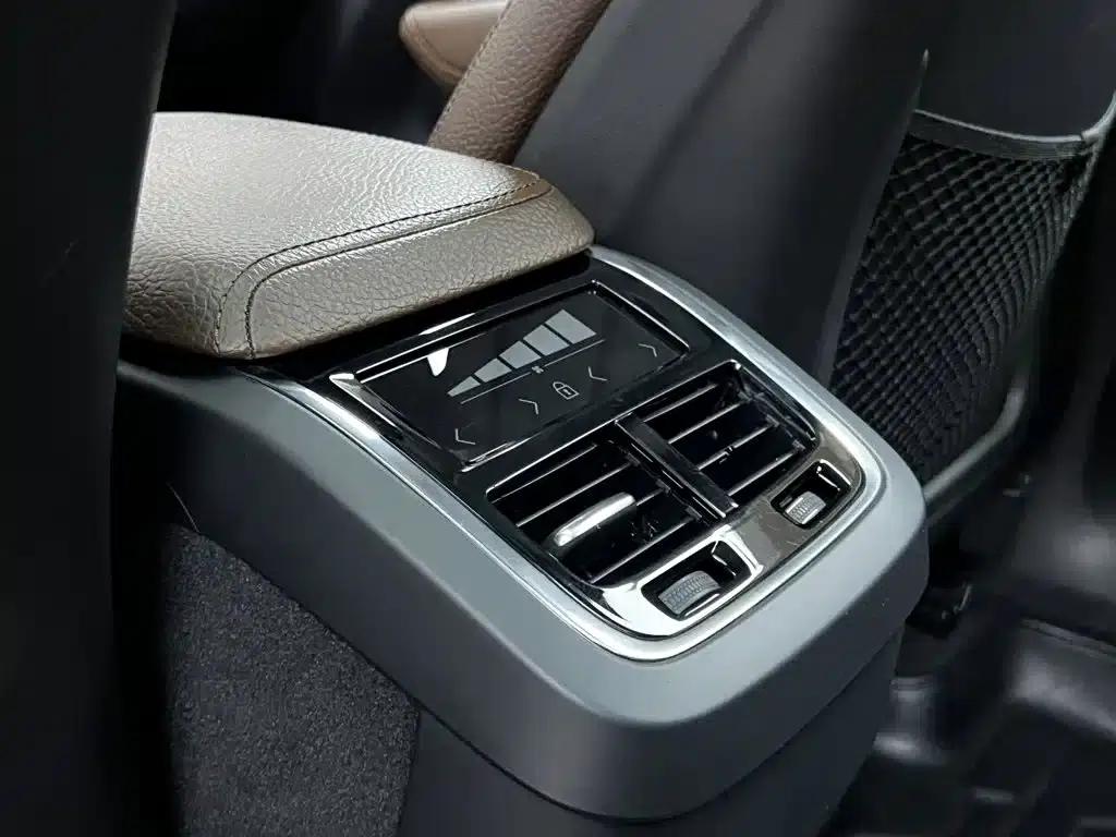 2021 Volvo XC60 T5 AWD Inscription Luxury Edition — миниатюра 8