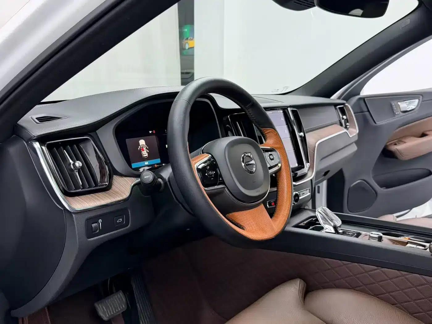 2022 Volvo XC60 B5 AWD Inscription Luxury Edition — миниатюра 11