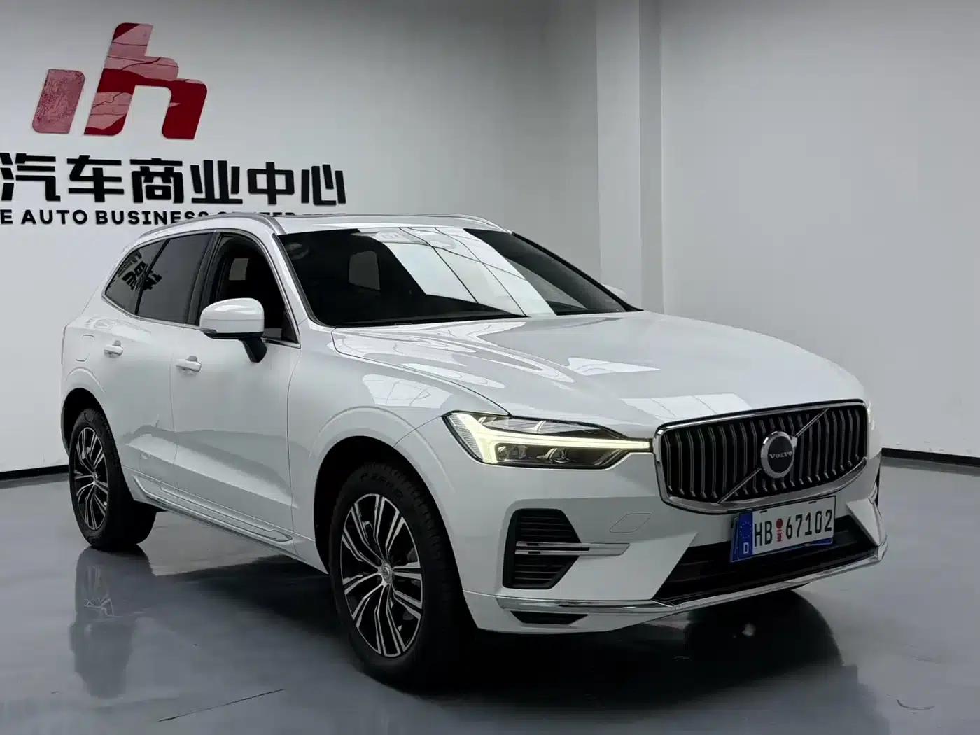 2022 Volvo XC60 B5 AWD Inscription Luxury Edition — миниатюра 3