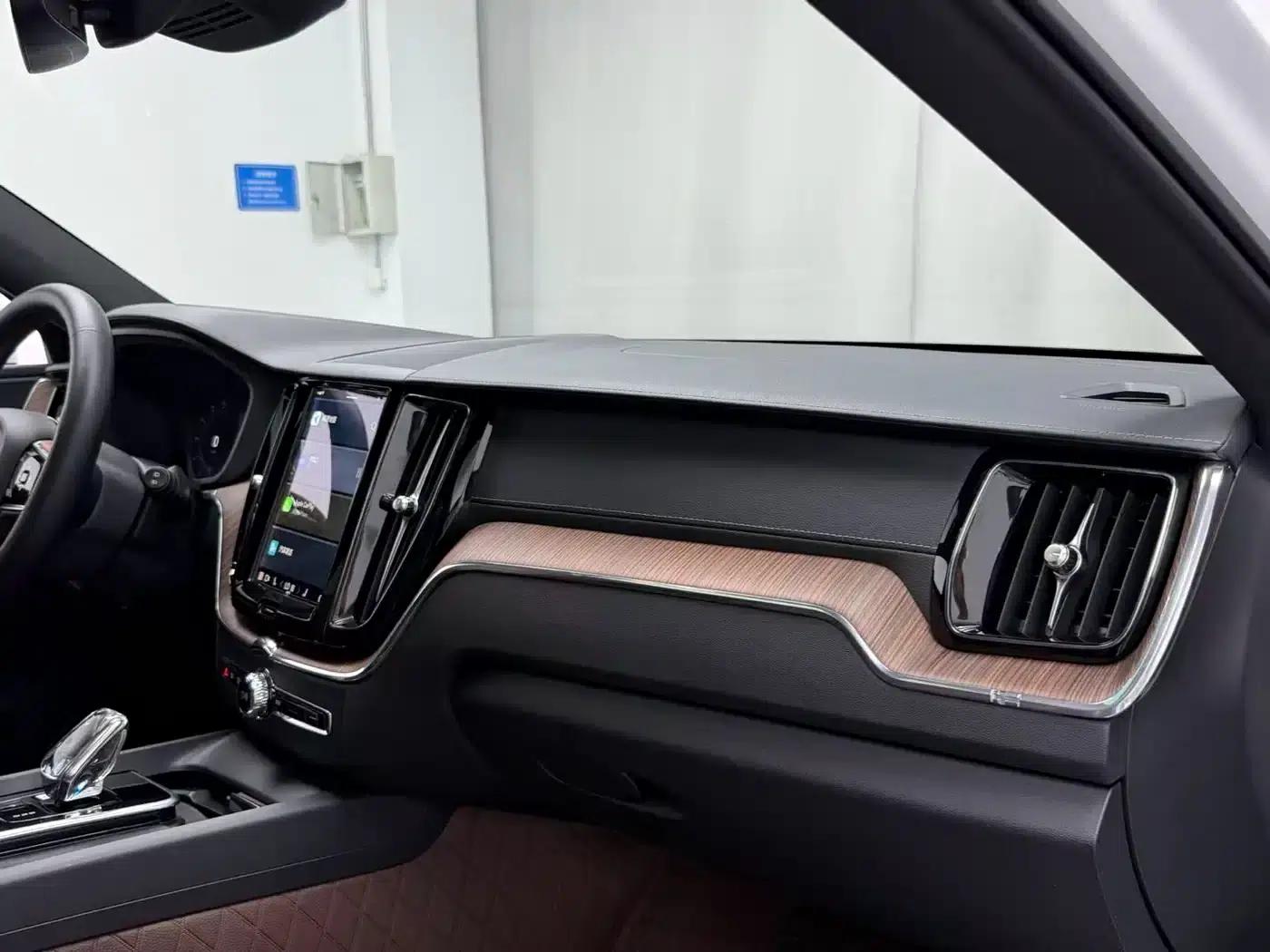 2022 Volvo XC60 B5 AWD Inscription Luxury Edition — миниатюра 10