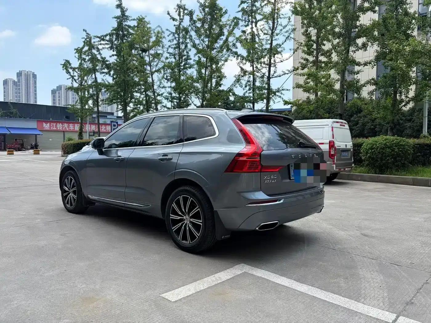 2021 Volvo XC60 T5 AWD Inscription Sport Edition — миниатюра 4