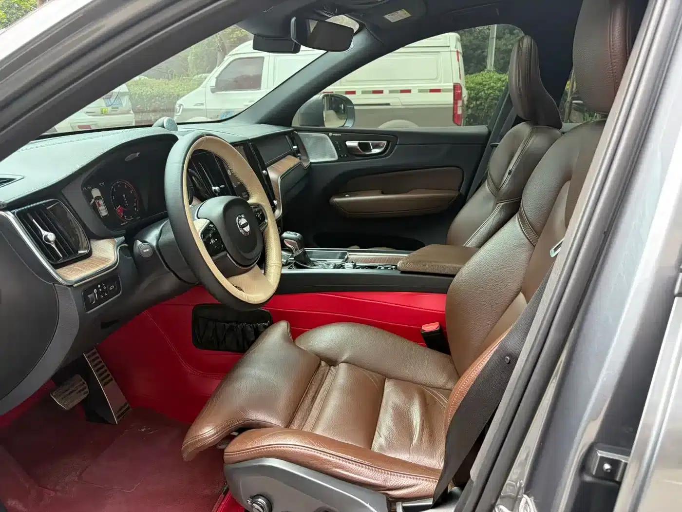 2021 Volvo XC60 T5 AWD Inscription Sport Edition — миниатюра 6