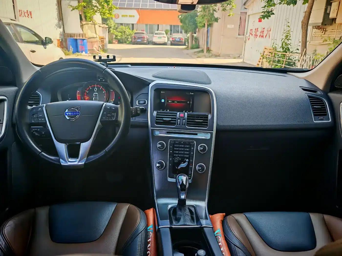 2015 Volvo XC60 T5 AWD Smart Edition — миниатюра 6