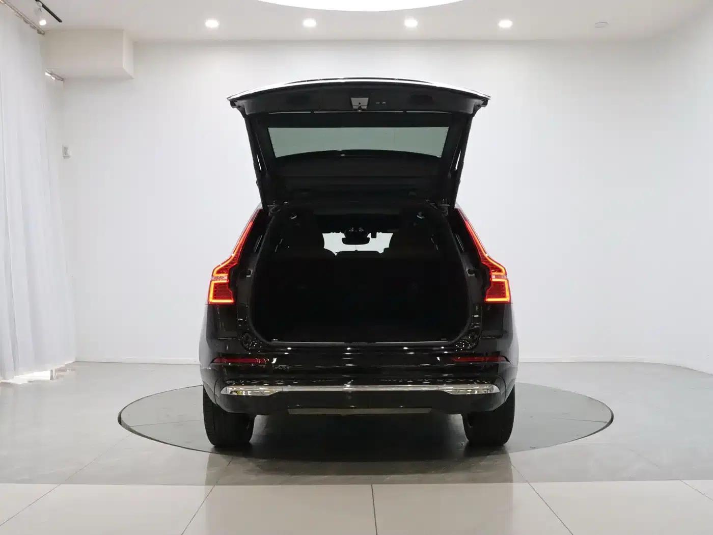 2023 Volvo XC60 B5 AWD Inscription Luxury Edition — миниатюра 12