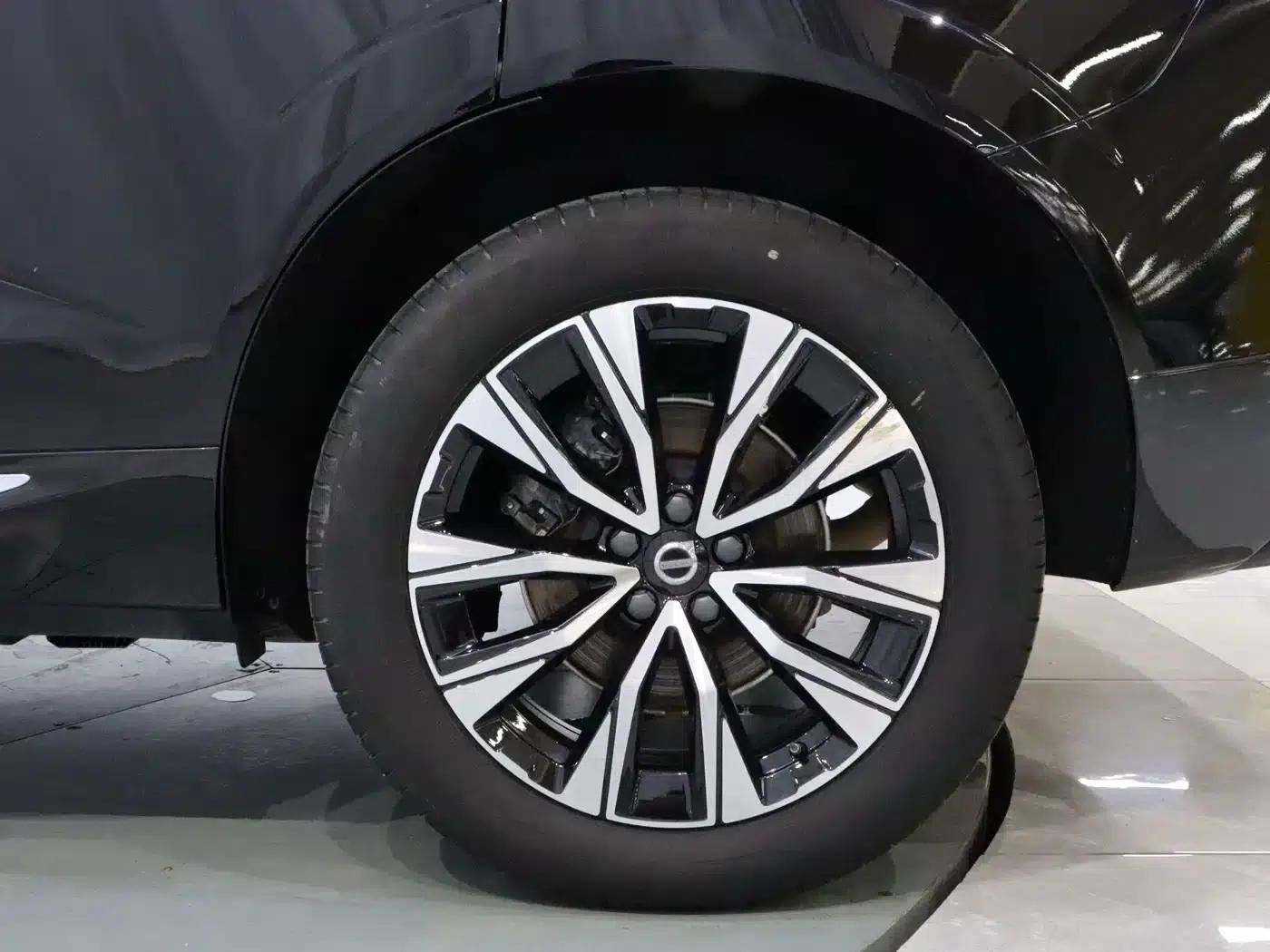 2023 Volvo XC60 B5 AWD Inscription Luxury Edition — миниатюра 13