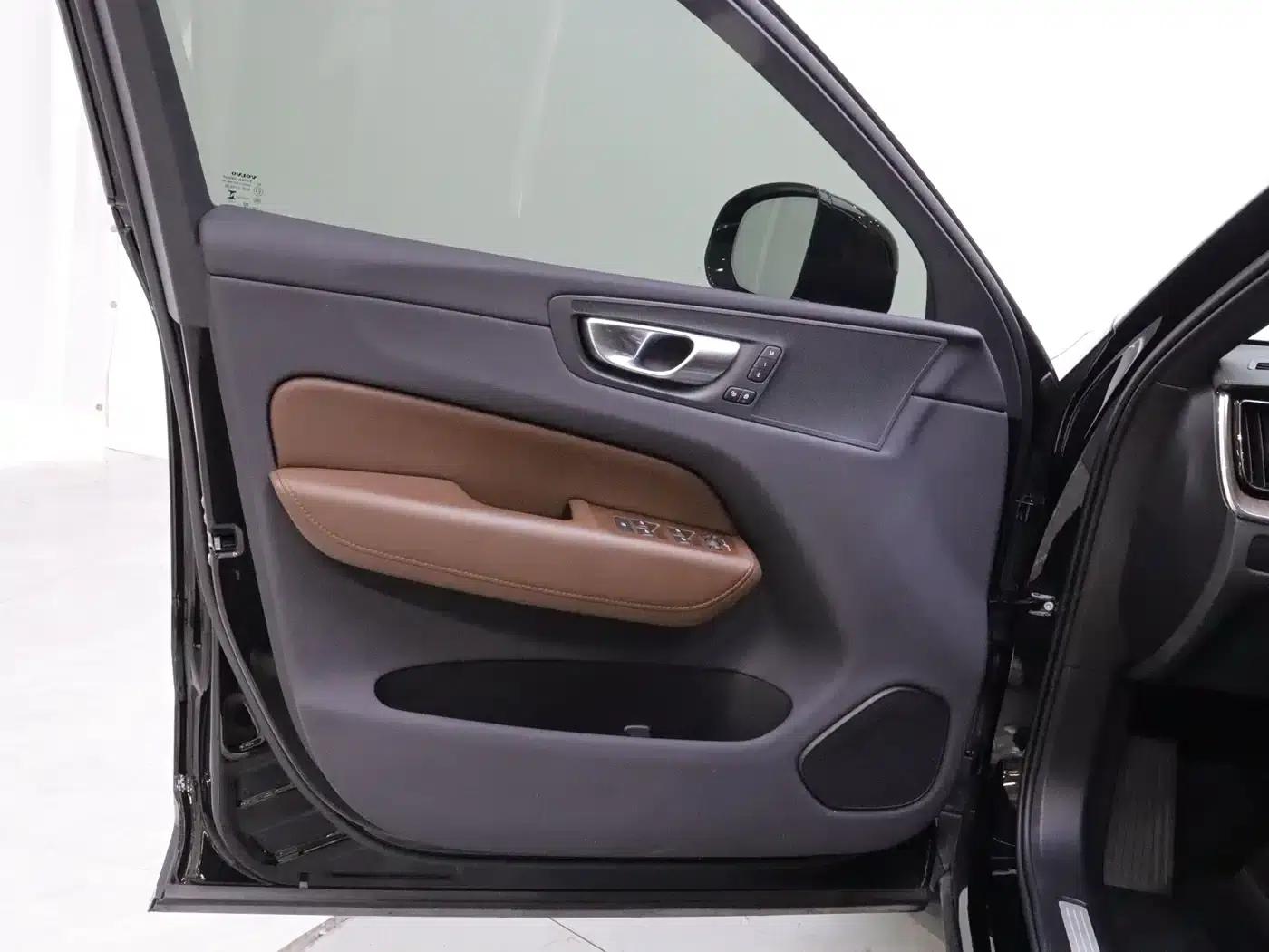 2023 Volvo XC60 B5 AWD Inscription Luxury Edition — миниатюра 14