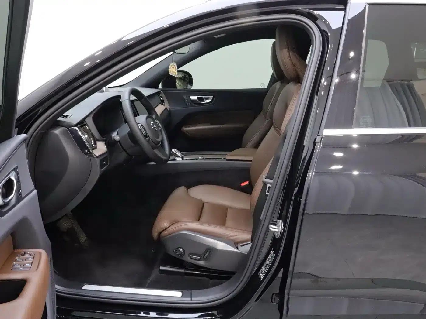 2023 Volvo XC60 B5 AWD Inscription Luxury Edition — миниатюра 15