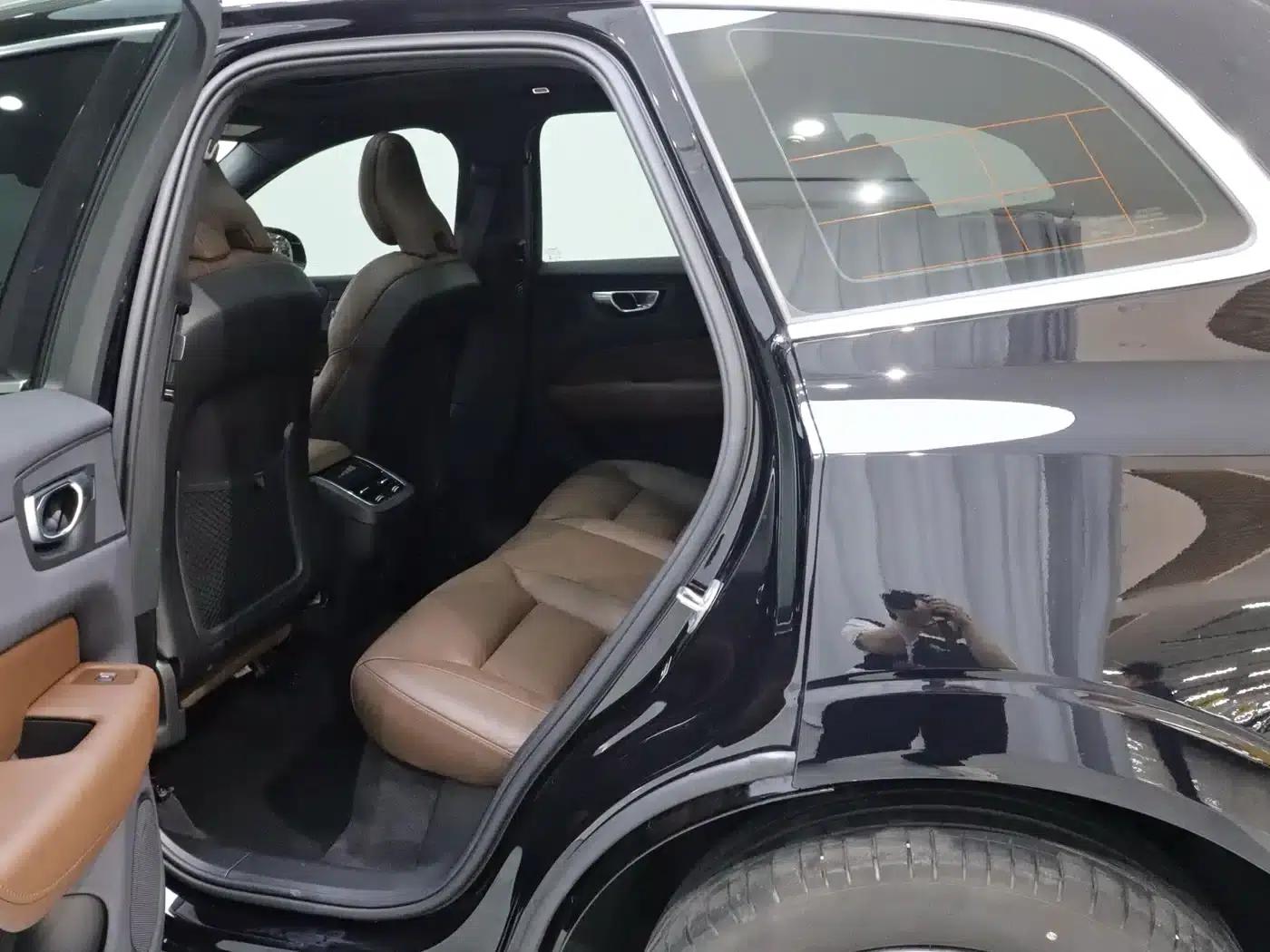2023 Volvo XC60 B5 AWD Inscription Luxury Edition — миниатюра 16