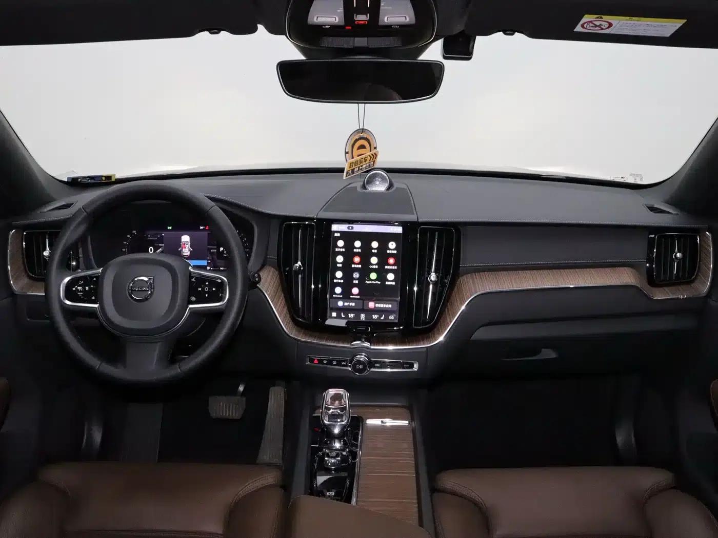 2023 Volvo XC60 B5 AWD Inscription Luxury Edition — миниатюра 17