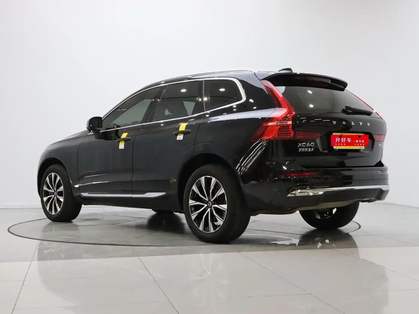 2023 Volvo XC60 B5 AWD Inscription Luxury Edition — миниатюра 3