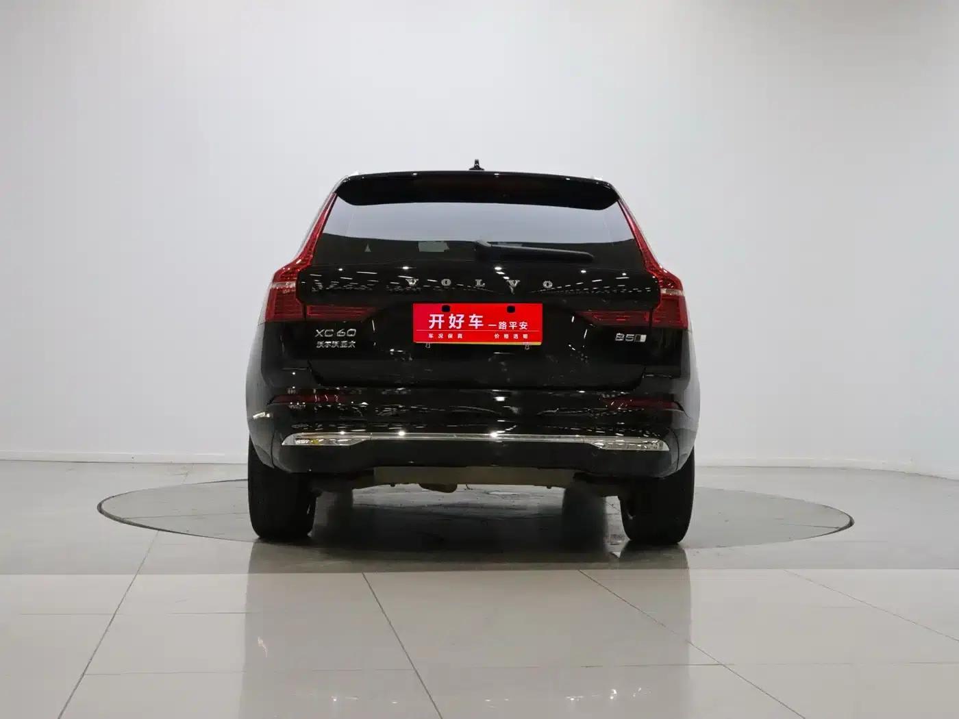 2023 Volvo XC60 B5 AWD Inscription Luxury Edition — миниатюра 4
