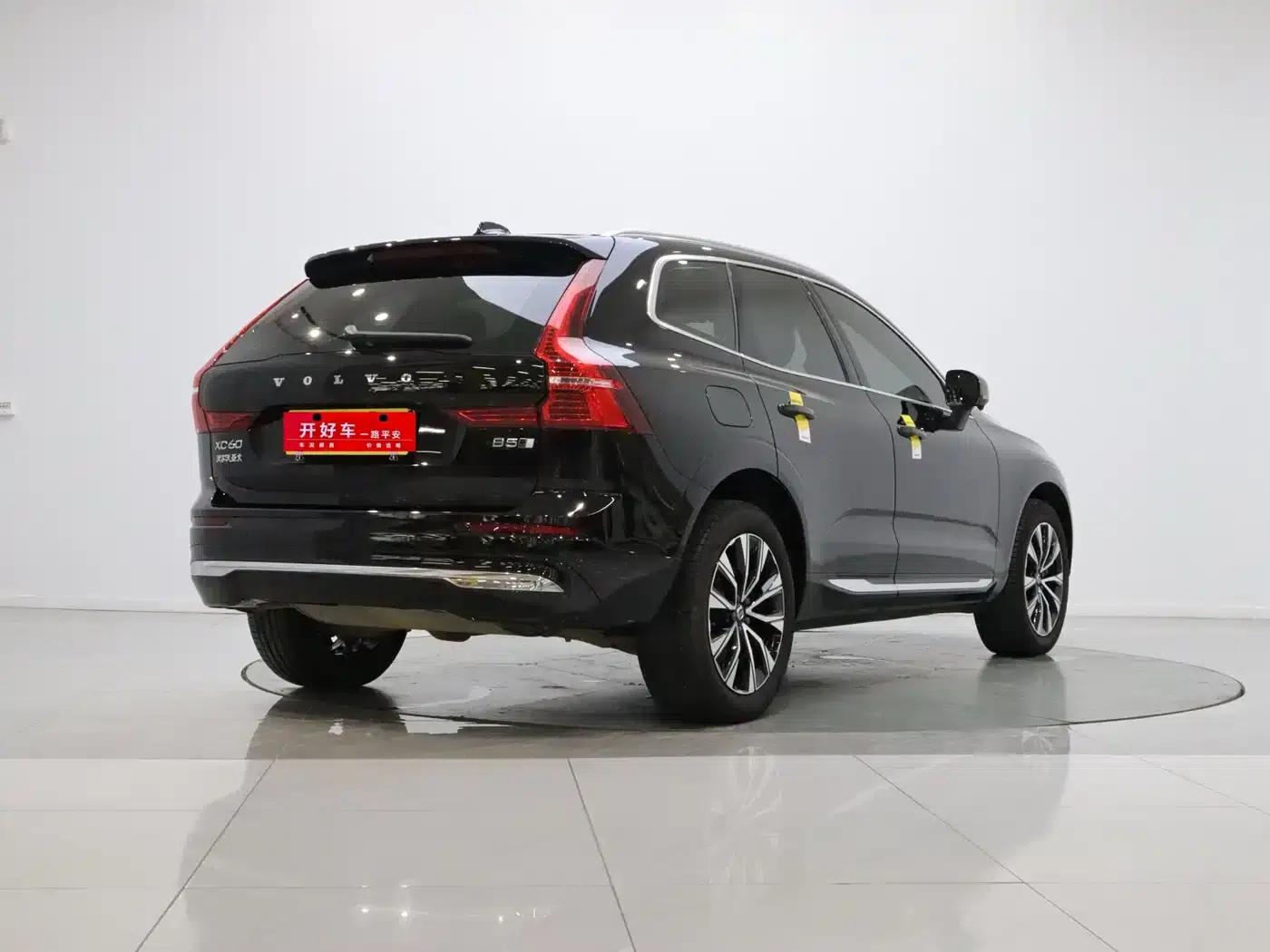 2023 Volvo XC60 B5 AWD Inscription Luxury Edition — миниатюра 5