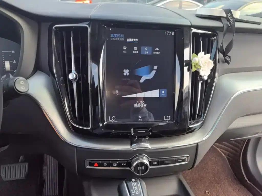 2020 Volvo XC60 T5 AWD Inscription Luxury Edition — миниатюра 13