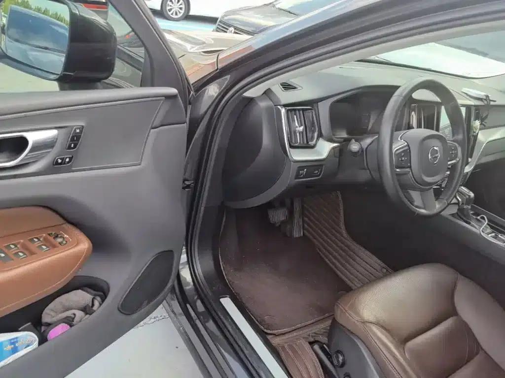 2020 Volvo XC60 T5 AWD Inscription Luxury Edition — миниатюра 16
