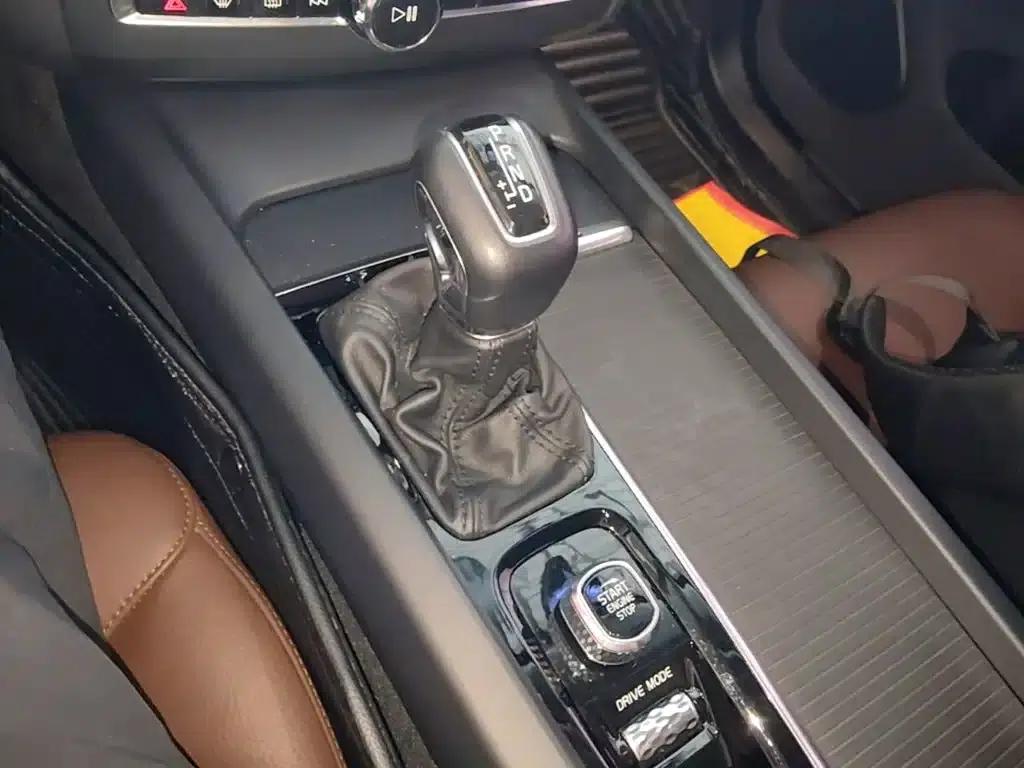 2020 Volvo XC60 T5 AWD Inscription Luxury Edition — миниатюра 14