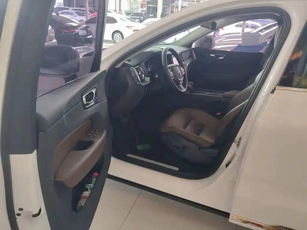 2020 Volvo XC60 T5 AWD Inscription Luxury Edition — миниатюра 16