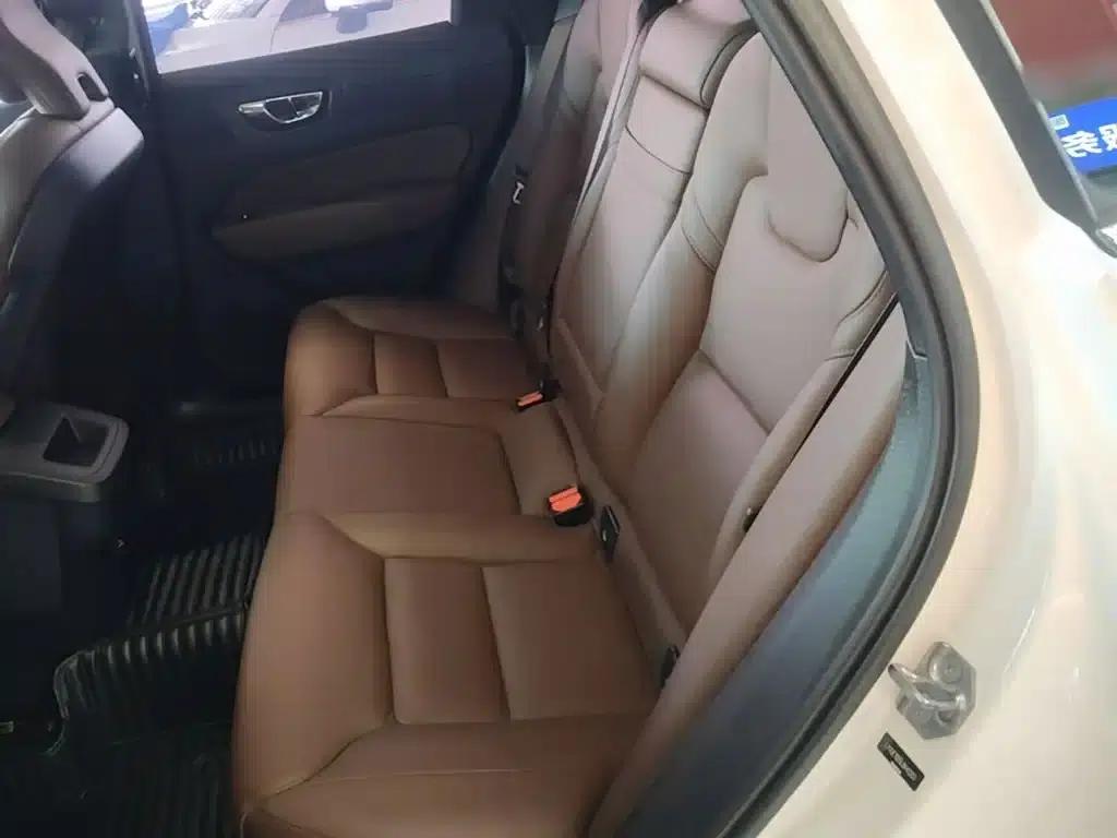 2020 Volvo XC60 T5 AWD Inscription Luxury Edition — миниатюра 17