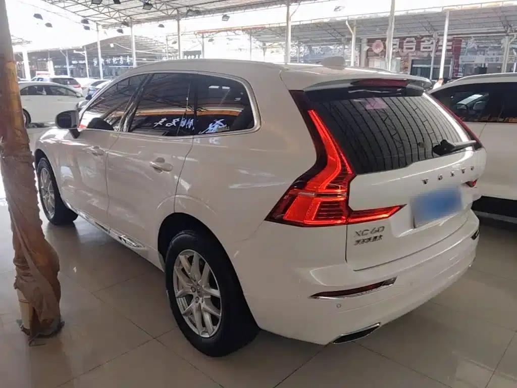 2020 Volvo XC60 T5 AWD Inscription Luxury Edition — миниатюра 5
