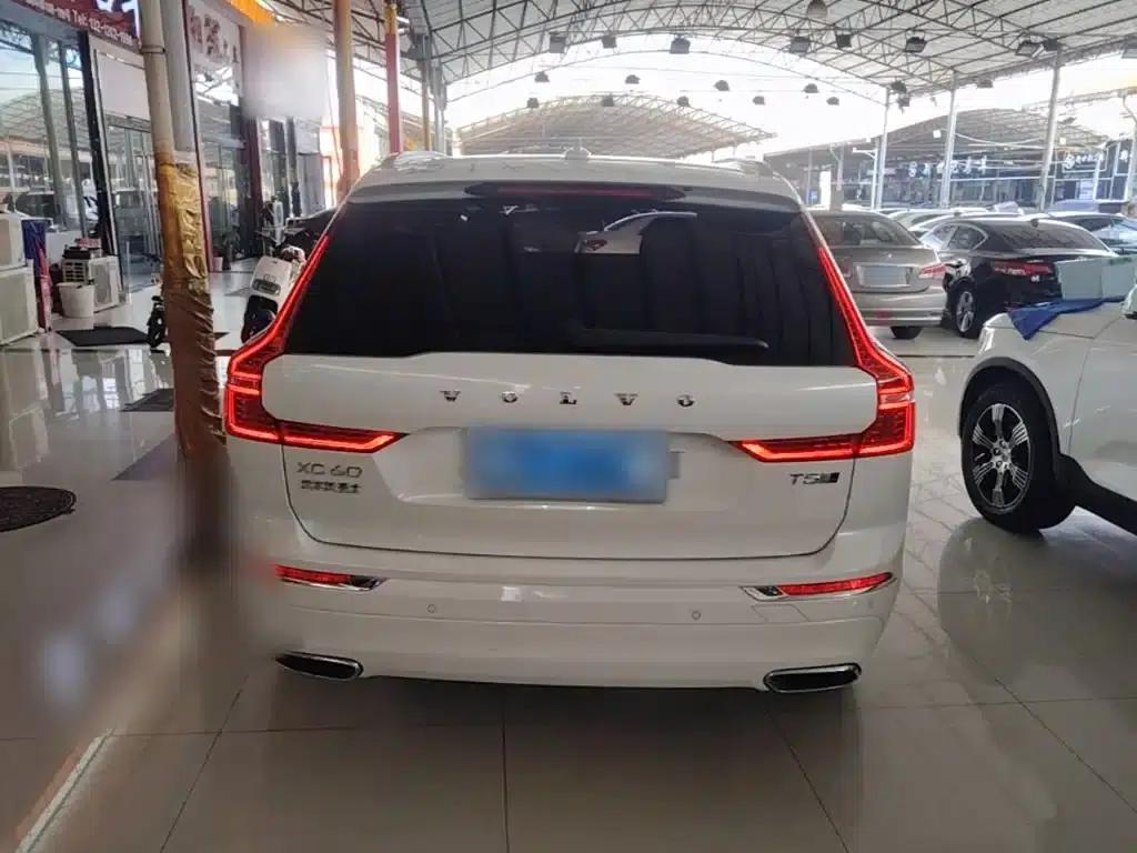 2020 Volvo XC60 T5 AWD Inscription Luxury Edition — миниатюра 6