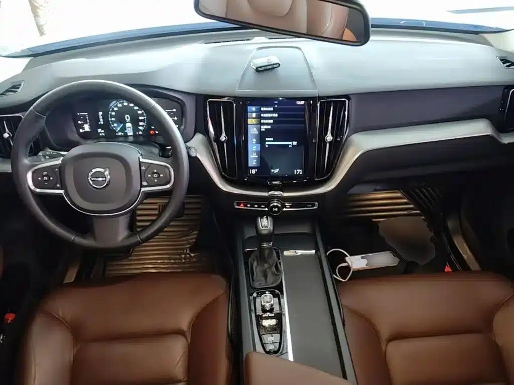 2020 Volvo XC60 T5 AWD Inscription Luxury Edition — миниатюра 10