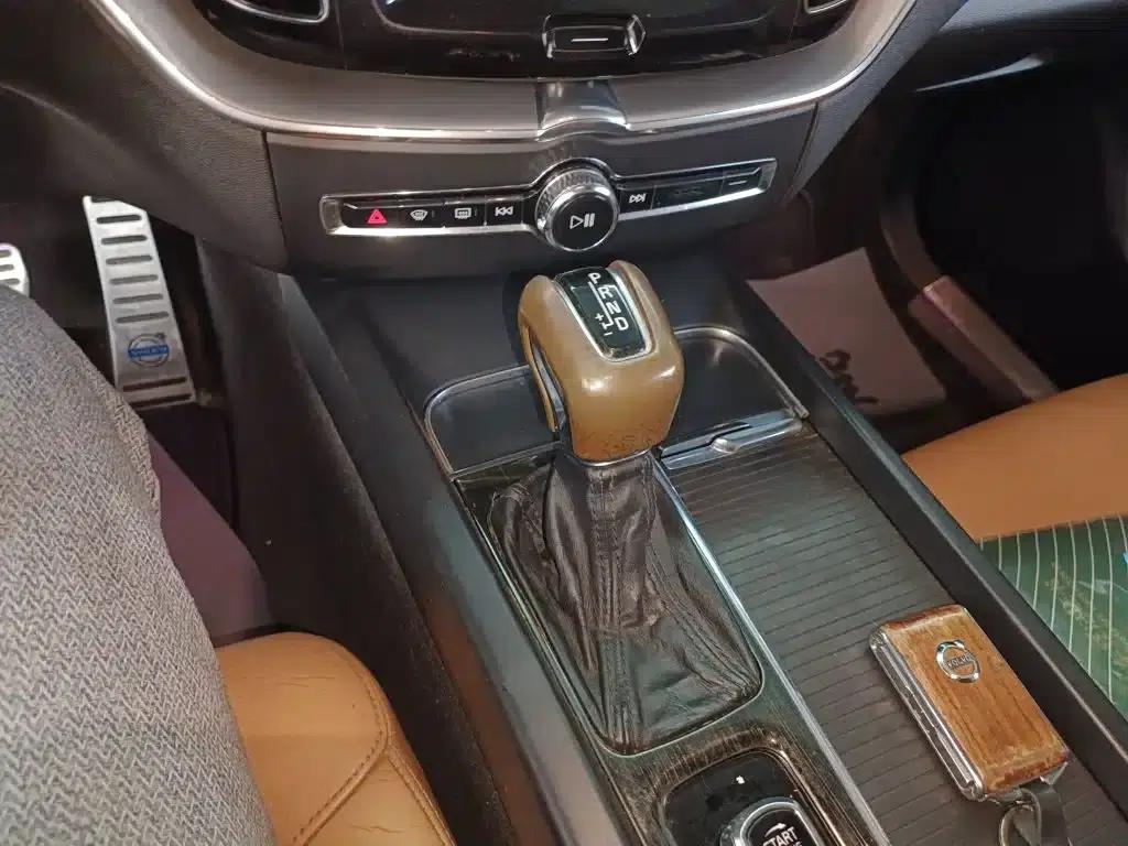 2018 Volvo XC60 T5 AWD Smart Edition — миниатюра 11