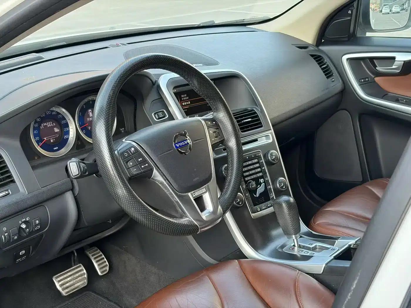 2012 Volvo XC60 (Imported) T5 Sport Edition — миниатюра 3