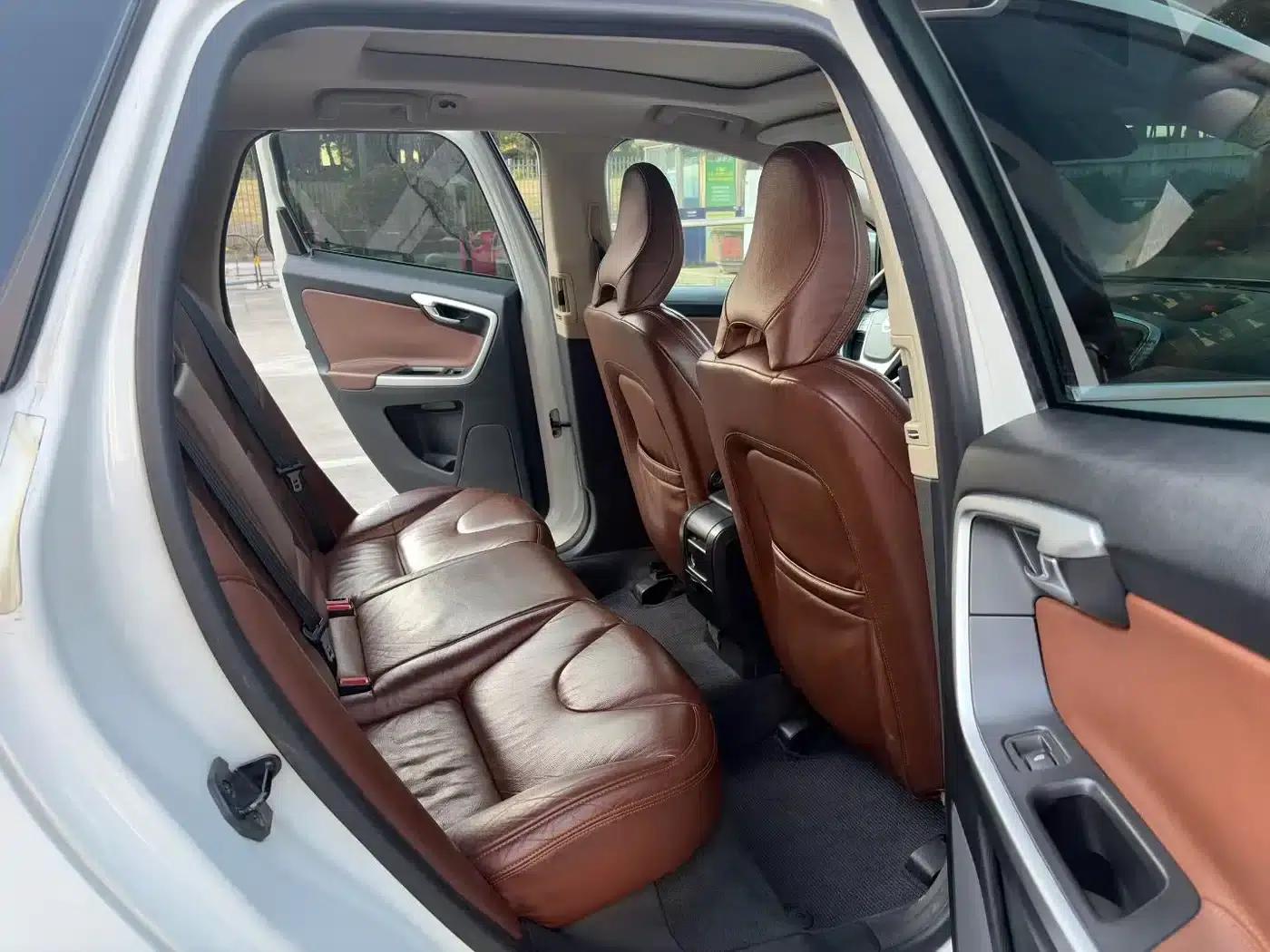 2012 Volvo XC60 (Imported) T5 Sport Edition — миниатюра 6